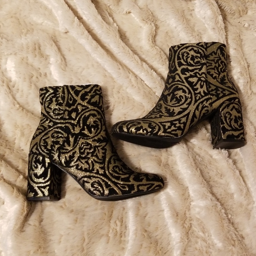 NEW! metallic booties!